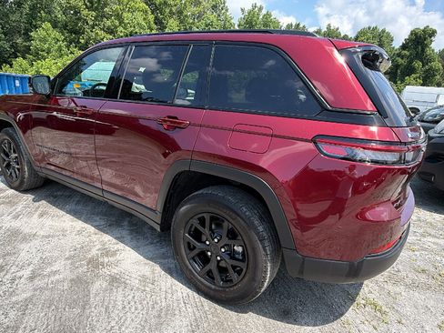 Certified 2025 Jeep Grand Cherokee Altitude AWD/4WD image 10