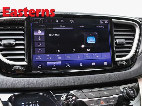 Used 2023 Chrysler Pacifica Touring-L FWD image 19