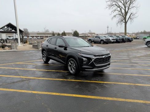 New 2026 Chevrolet Trax LT w/ Driver Confidence Package image 7