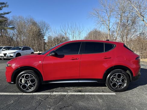 Used 2024 Alfa Romeo Tonale Ti w/ Premium Interior Package image 3