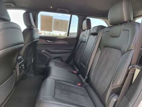 Certified 2024 Jeep Grand Cherokee Altitude AWD/4WD image 21