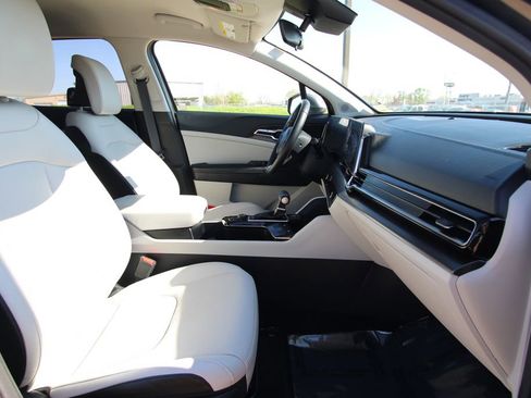 Used 2024 Kia Sportage EX image 8