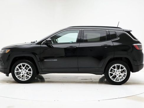 Used 2024 Jeep Compass Latitude w/ Sun and Sound Group image 5