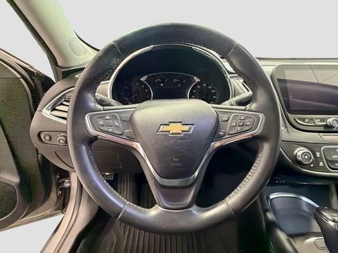 Used 2017 Chevrolet Malibu LT w/ Leather Package FWD image 10