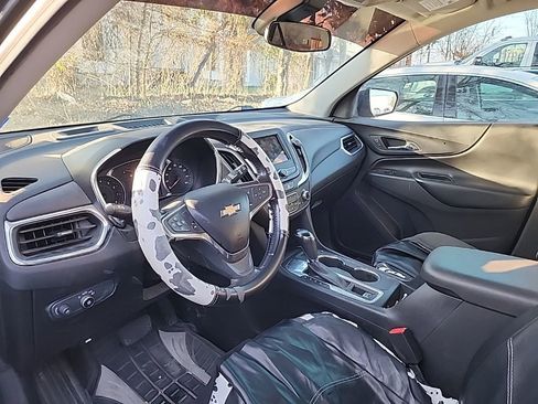 Used 2019 Chevrolet Equinox LT w/ Driver Convenience Package image 4