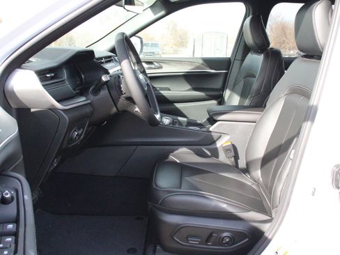 New 2026 Jeep Grand Cherokee Limited image 3