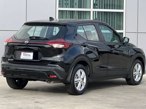 Used 2022 Nissan Kicks S image 4