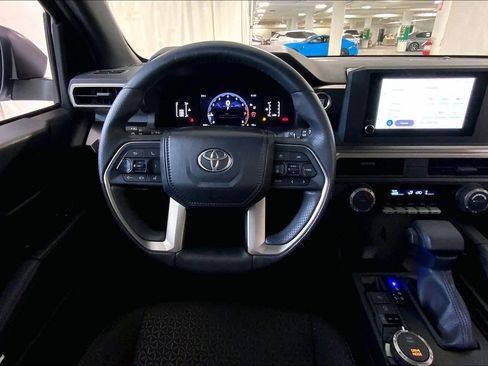 Used 2025 Toyota 4Runner SR5 AWD/4WD image 5