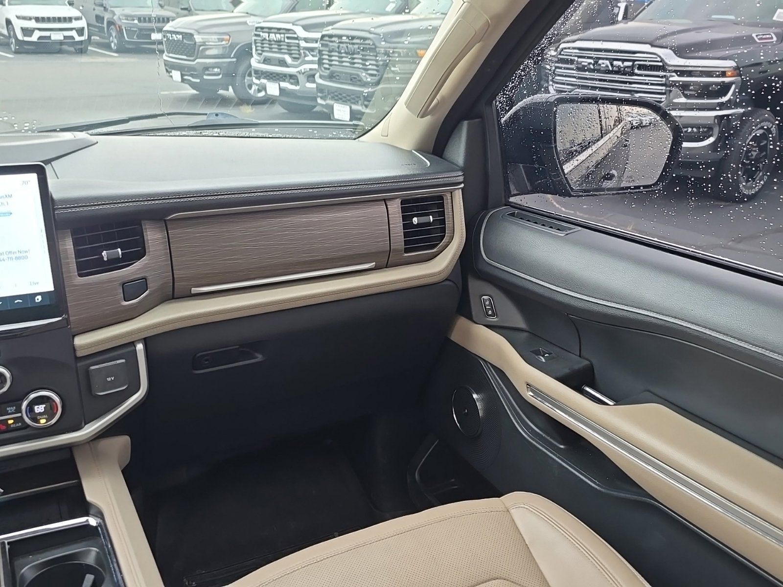 Used 2023 Ford Expedition Limited AWD/4WD image 19
