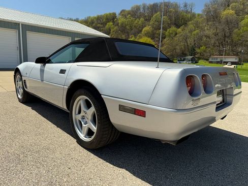 Used 1996 Chevrolet Corvette Convertible RWD image 7