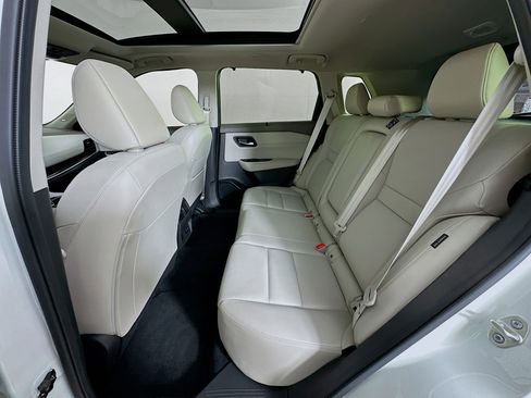 Used 2023 Nissan Rogue SL w/ SL Premium Package image 29