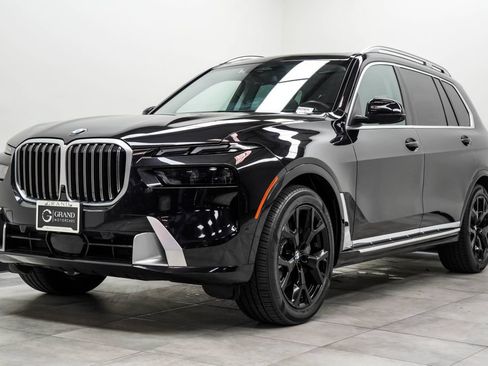 Used 2025 BMW X7 xDrive40i AWD/4WD image 7