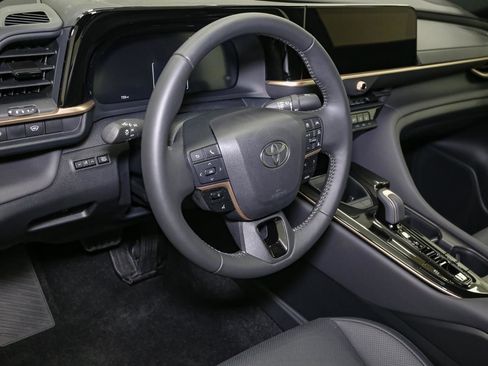 Used 2026 Toyota Crown AWD/4WD image 22
