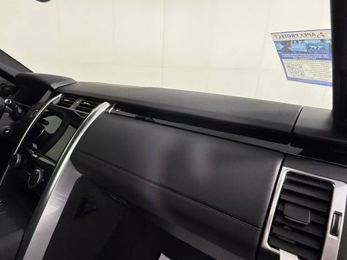 New 2025 Land Rover Discovery S image 30