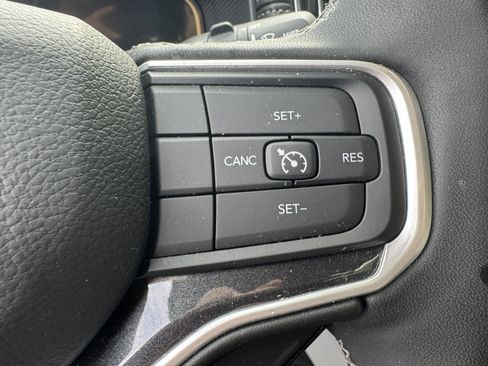 Used 2024 Jeep Wagoneer 2WD image 35