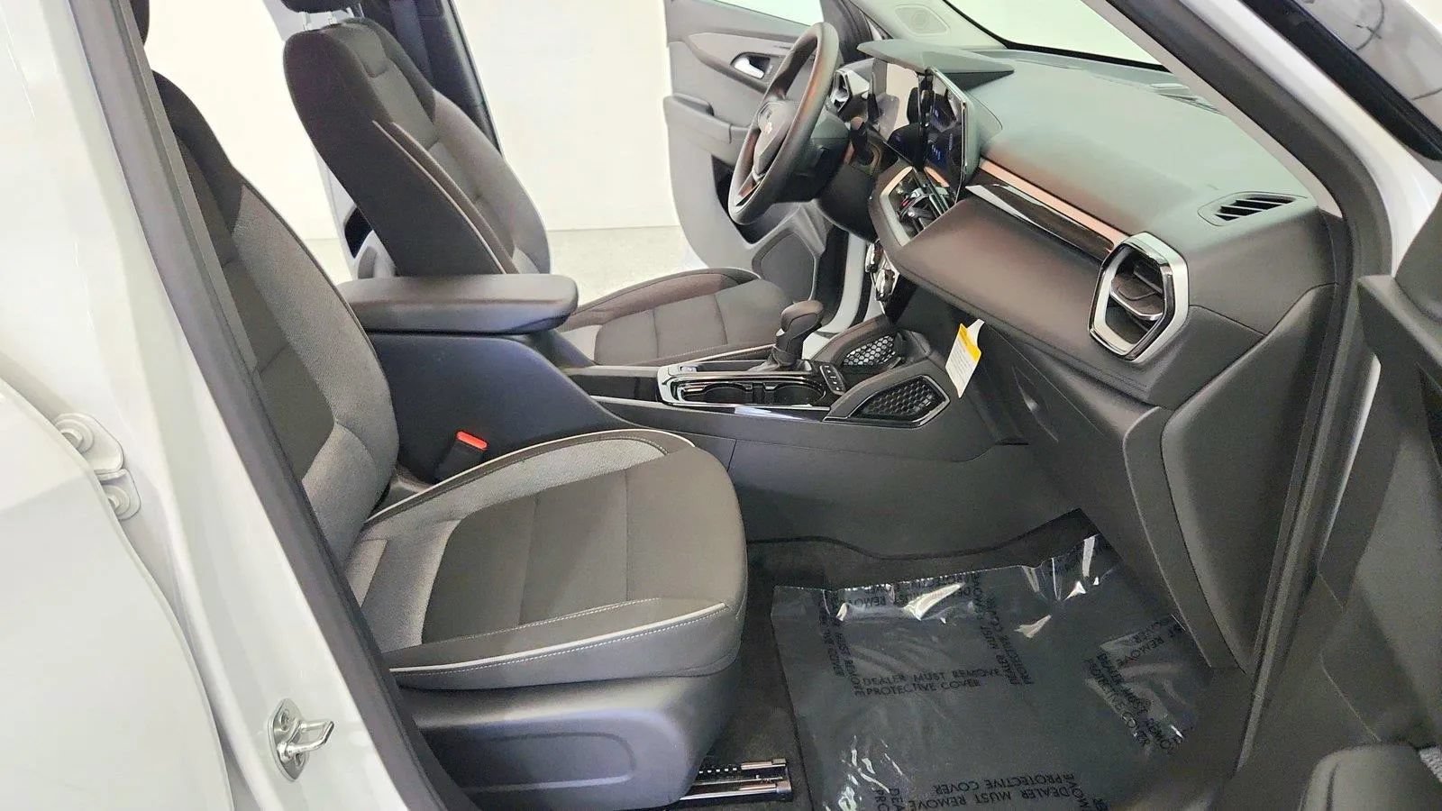 Used 2025 Chevrolet TrailBlazer LT AWD/4WD image 29