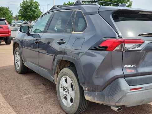 Used 2021 Toyota RAV4 XLE AWD/4WD image 3