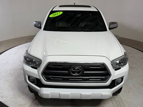 Used 2017 Toyota Tacoma Limited image 2