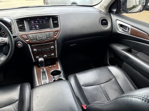 Used 2018 Nissan Pathfinder Platinum AWD/4WD image 22