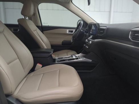 Used 2020 Ford Explorer XLT w/ Equipment Group 202A RWD image 21