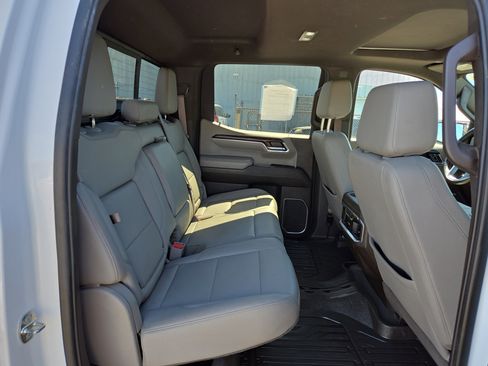 Used 2024 GMC Sierra 1500 SLT w/ SLT Premium Plus Package AWD/4WD image 15
