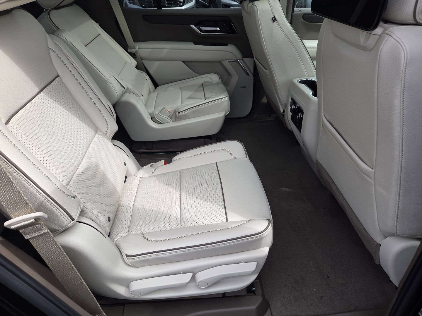 New 2026 GMC Yukon Denali w/ Denali Reserve Package AWD/4WD image 25