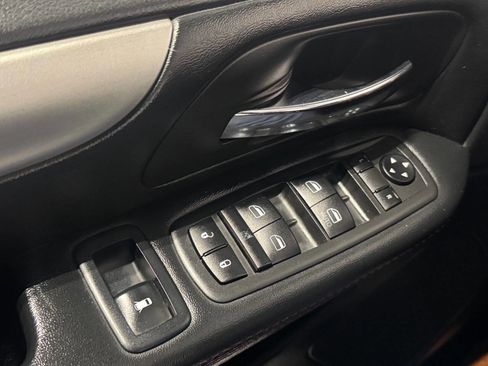 Used 2019 Dodge Grand Caravan GT image 29