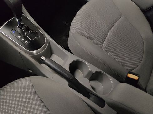 Used 2014 Hyundai Accent GLS image 26