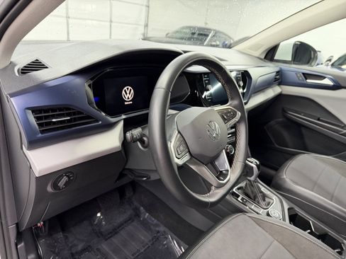 Used 2023 Volkswagen Taos SE w/ Panoramic Sunroof Package image 17