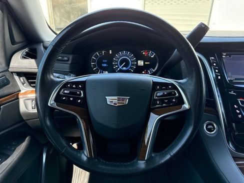 Used 2020 Cadillac Escalade Luxury RWD image 19