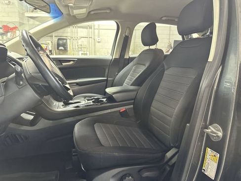 Used 2018 Ford Edge SE image 15