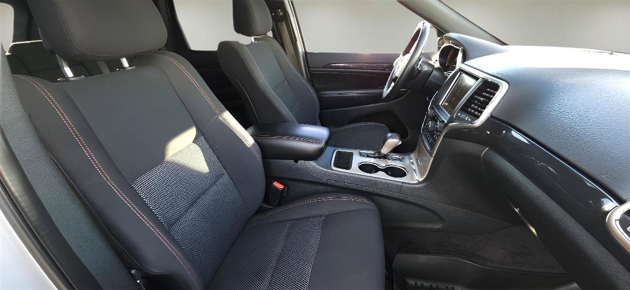 Used 2017 Jeep Grand Cherokee Laredo AWD/4WD image 32