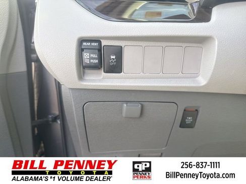 Used 2020 Toyota Sienna XLE image 23