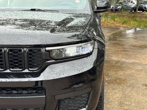 Certified 2024 Jeep Grand Cherokee L Laredo image 9