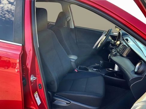 Used 2015 Toyota RAV4 LE image 7