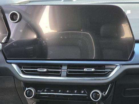 New 2026 Chevrolet Equinox EV LT w/ Convenience Package II image 25