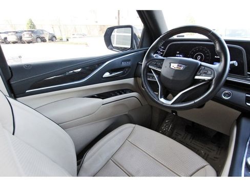 Used 2024 Cadillac Escalade Premium Luxury image 6