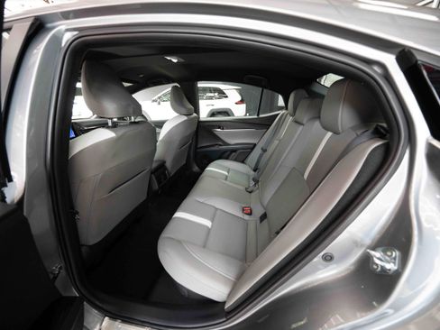 Used 2025 Toyota Camry SE w/ Convenience Package image 23