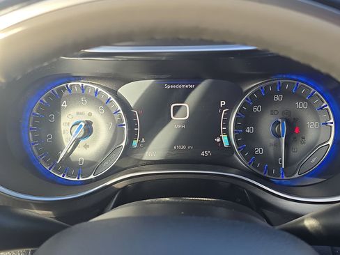 Used 2019 Chrysler Pacifica Limited image 17