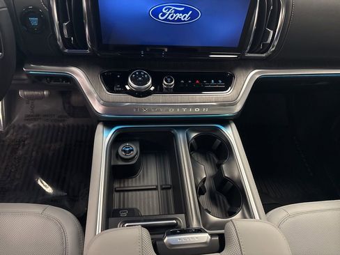 New 2026 Ford Expedition Platinum image 24