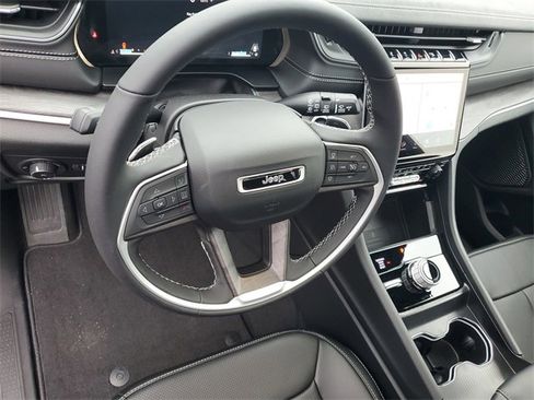 New 2025 Jeep Grand Cherokee Limited w/ Luxury Tech Group II image 19