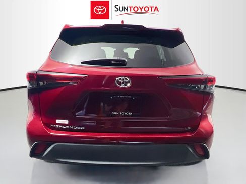Used 2020 Toyota Highlander LE FWD image 5