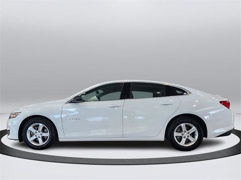 Used 2023 Chevrolet Malibu LS image 2