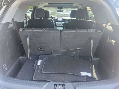 Used 2022 Ford Explorer XLT w/ Equipment Group 202A AWD/4WD image 12