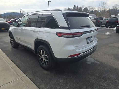 Used 2025 Jeep Grand Cherokee Limited image 4