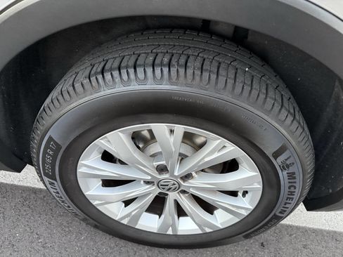 Used 2019 Volkswagen Tiguan S image 11