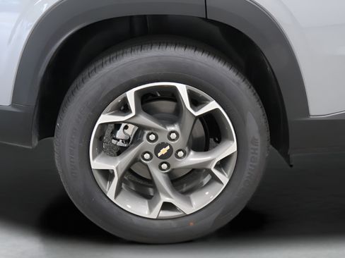 New 2026 Chevrolet Trax LT w/ Driver Confidence Package FWD image 30