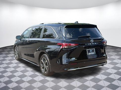 Used 2025 Toyota Sienna Platinum AWD/4WD image 3