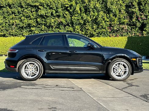 Used 2025 Porsche Macan image 9