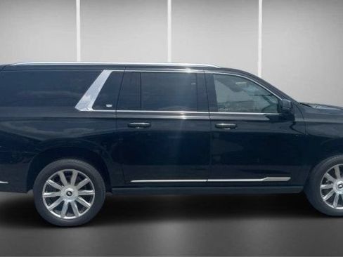 Used 2024 Cadillac Escalade ESV Premium Luxury Platinum AWD/4WD image 4